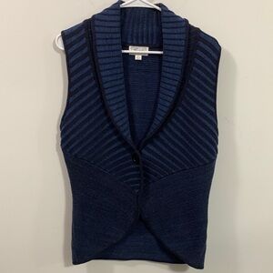 Foxcroft Long Sweater Vest Size small. Very good condition. See measurements